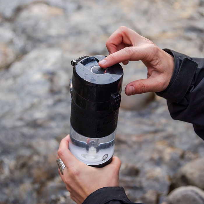 UV sterilizáló és vízszűrő kulacs 5 Fairbanks UV sterilizáló és szűrő kulacs